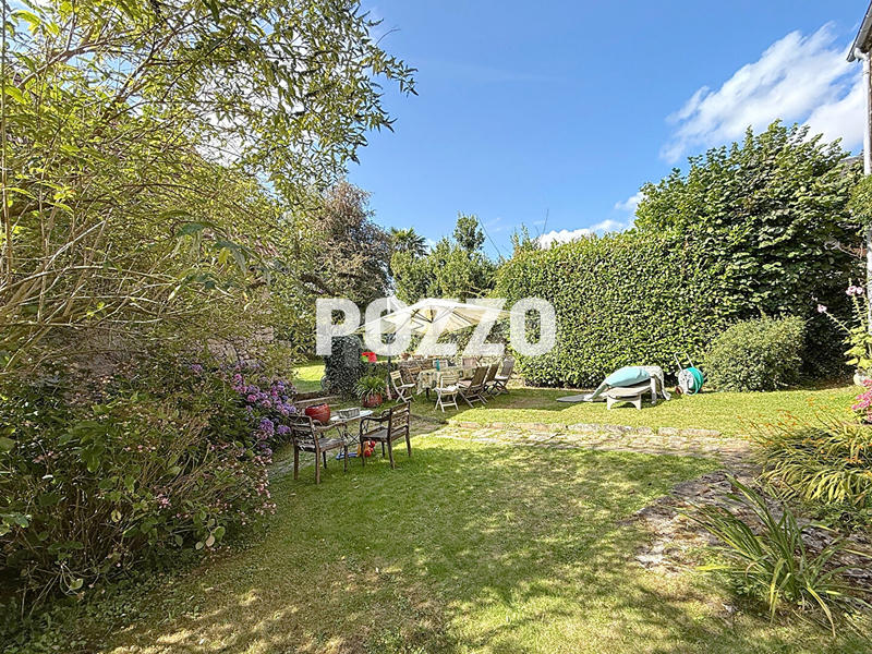 Maison - 210 m² - 8 pièces