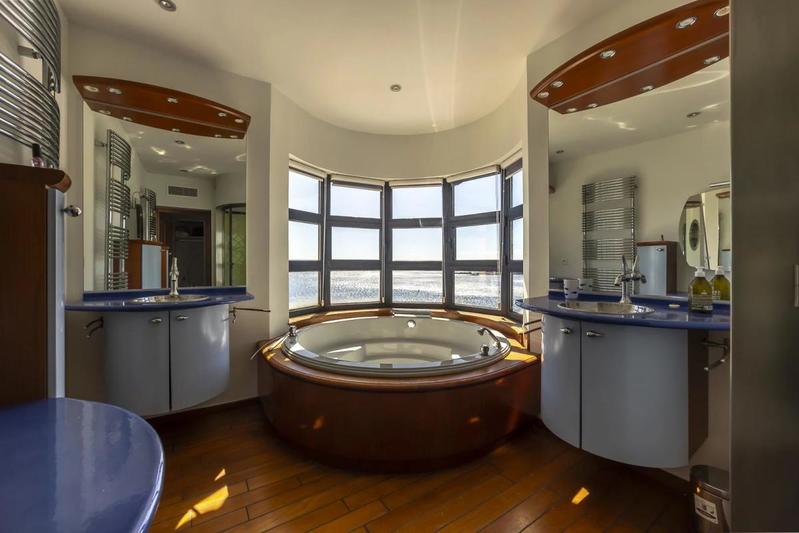 Villa - 240 m² - 8 pièces