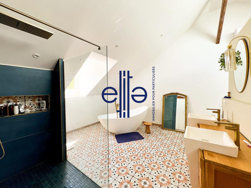 Maison - 238 m² - 6 pièces