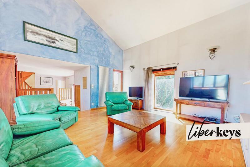 Maison - 240 m² - 7 pièces