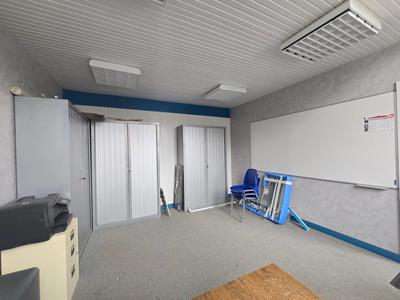 Local d'activités - 180 m² - 5 pièces