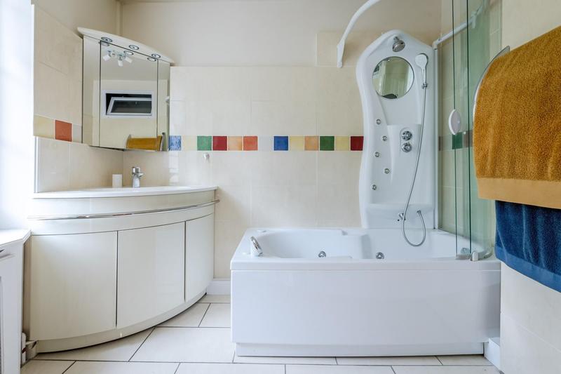 Maison - 180 m² - 8 pièces