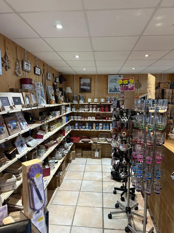 Local commercial - 113 m² - 2 pièces