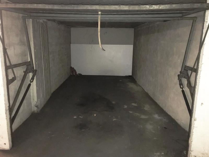 Parking / Garage - 12 m²