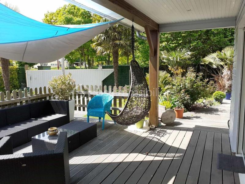 Maison de bois - 201 m² - 8 pièces