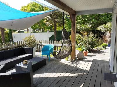 Maison de bois - 201 m² - 8 pièces