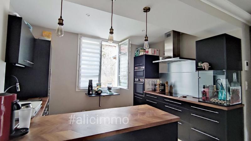 Maison - 360 m² - 10 pièces