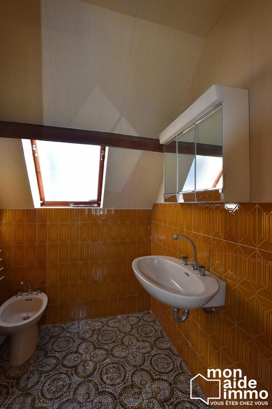 Maison traditionnelle - 240 m² - 9 pièces