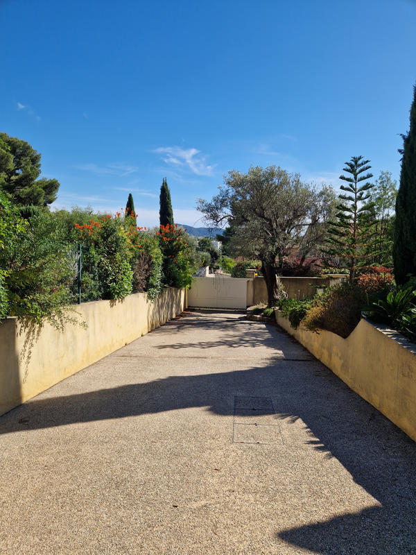 Maison - 205 m² - 6 pièces