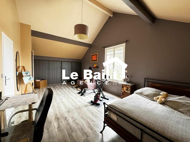 Maison - 280 m² - 9 pièces