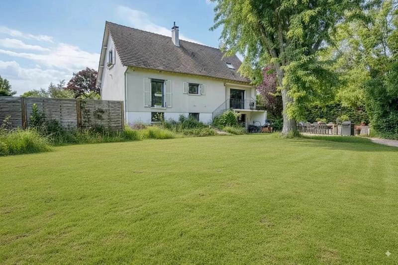 Maison - 210 m² - 8 pièces