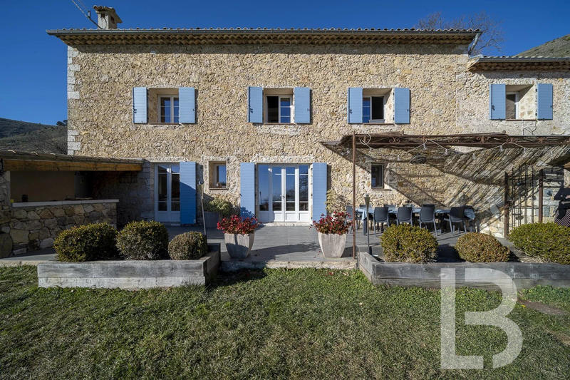 Mas - 220 m² - 6 pièces