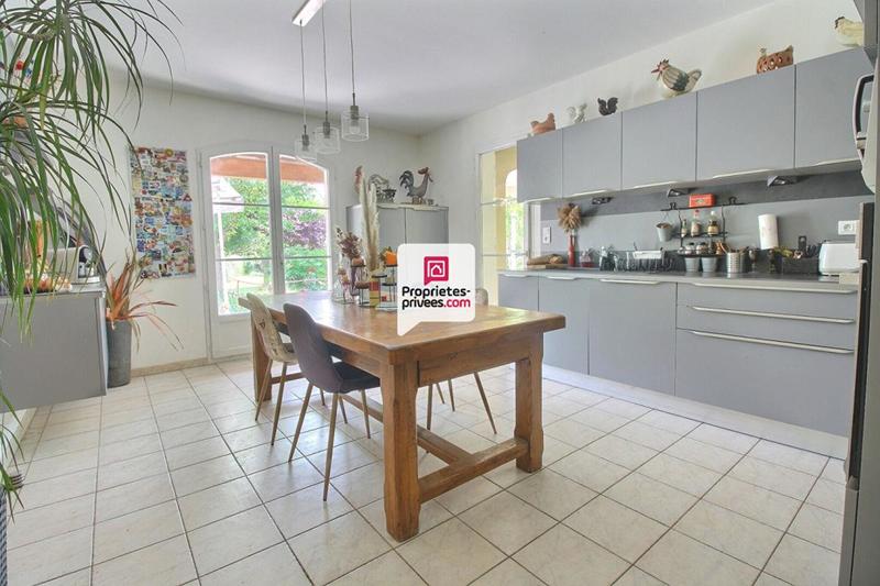 Maison - 230 m² - 8 pièces