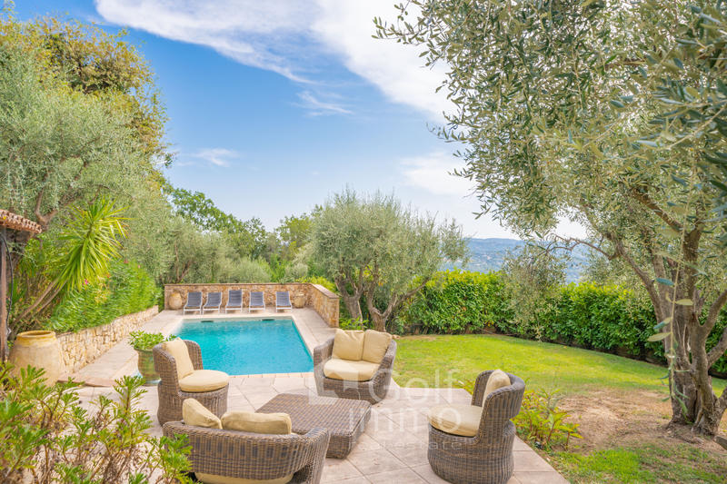 Maison - 240 m² - 7 pièces