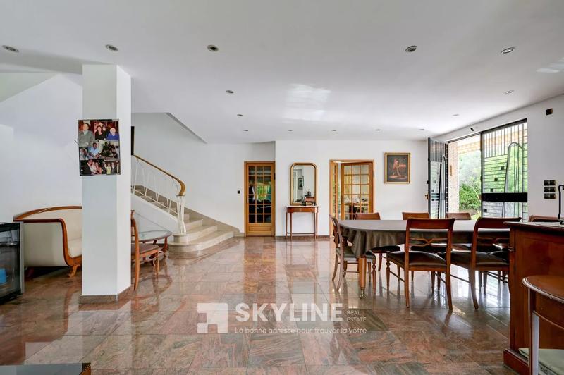 Villa - 285 m² - 9 pièces