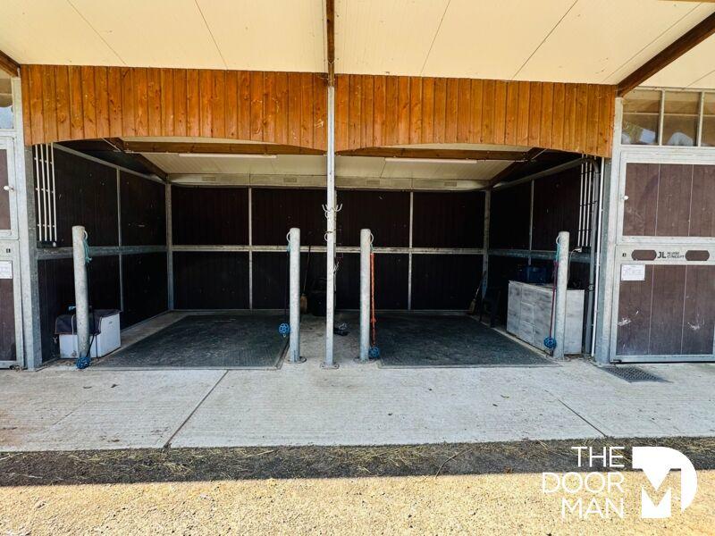 Maison de domaine équestre - 300 m² - 9 pièces