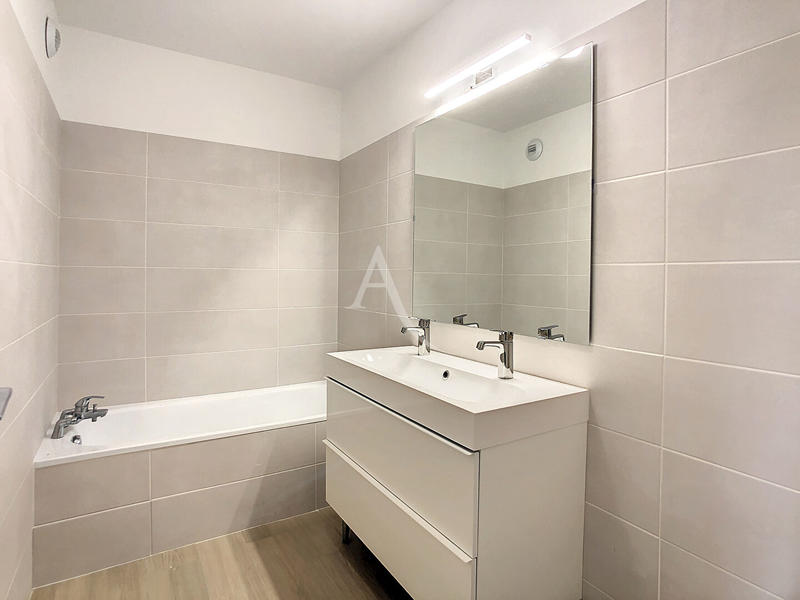 Appartement - 95 m² - 5 pièces