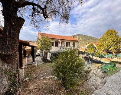 Maison - 166 m² - 6 pièces