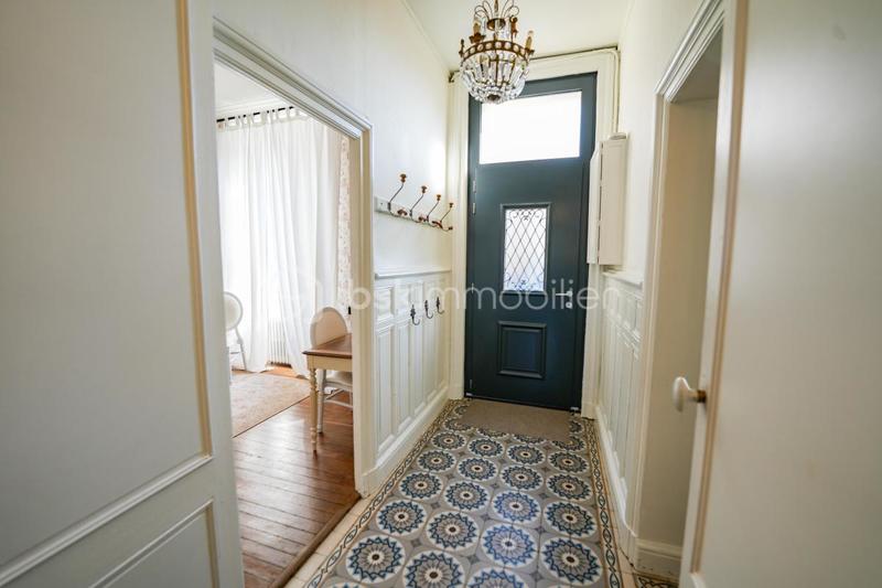 Maison de maîtres - 256 m² - 8 pièces