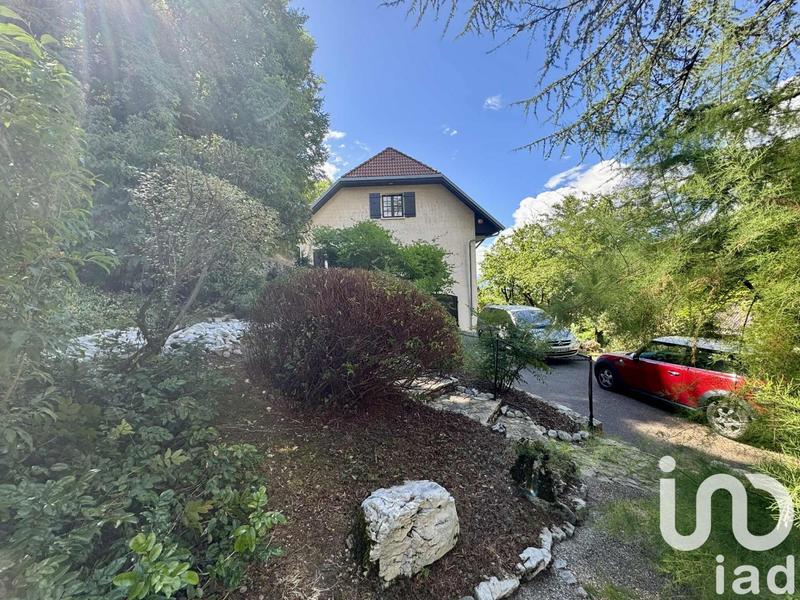 Maison - 257 m² - 9 pièces