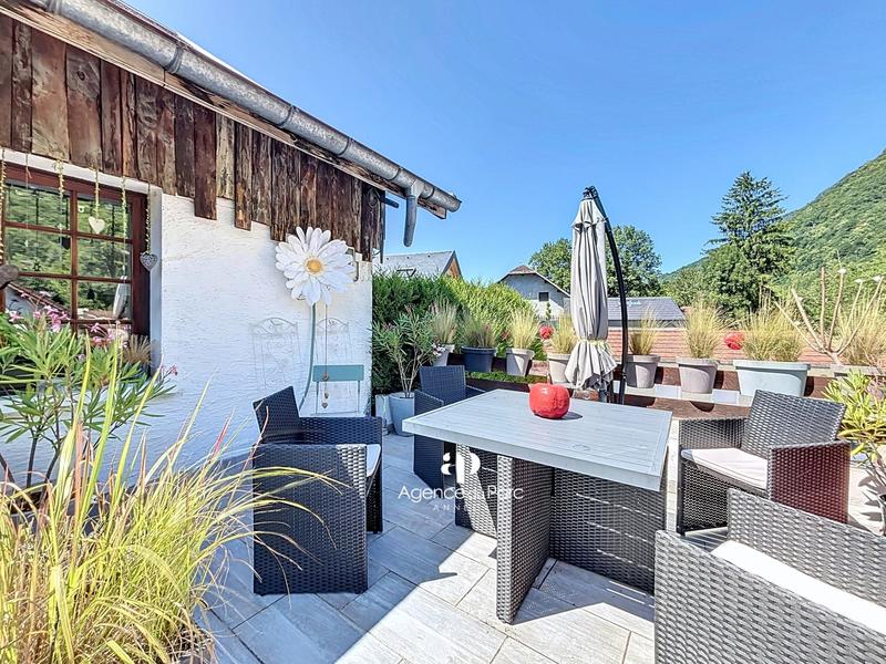 Maison - 220 m² - 9 pièces