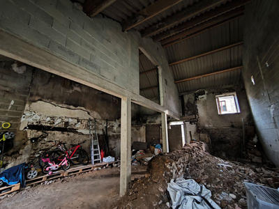 Grange - 597 m² - 1 pièce