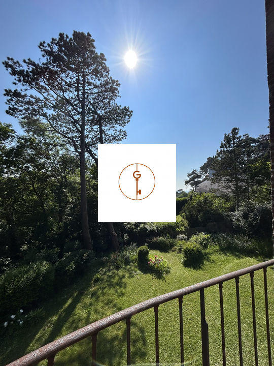 Villa - 270 m² - 8 pièces