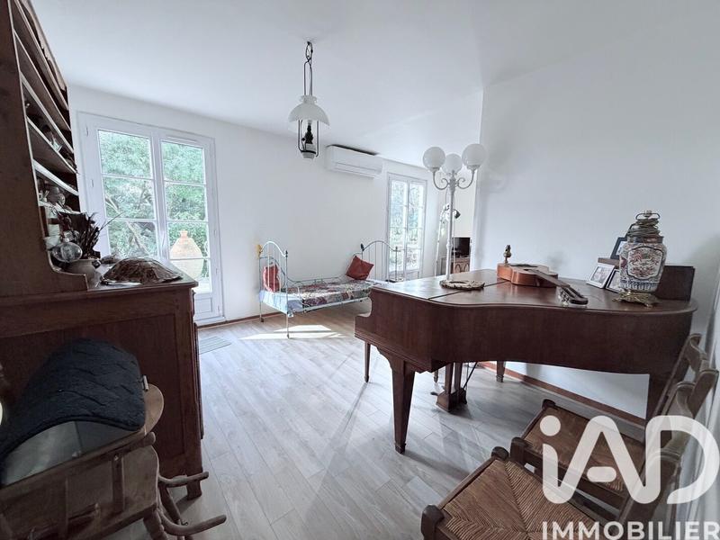 Maison - 215 m² - 8 pièces