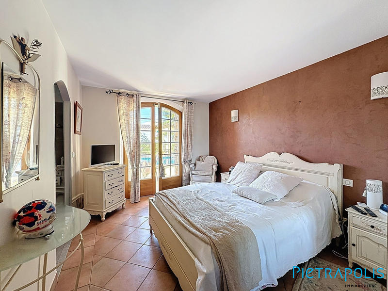Villa - 287 m² - 8 pièces