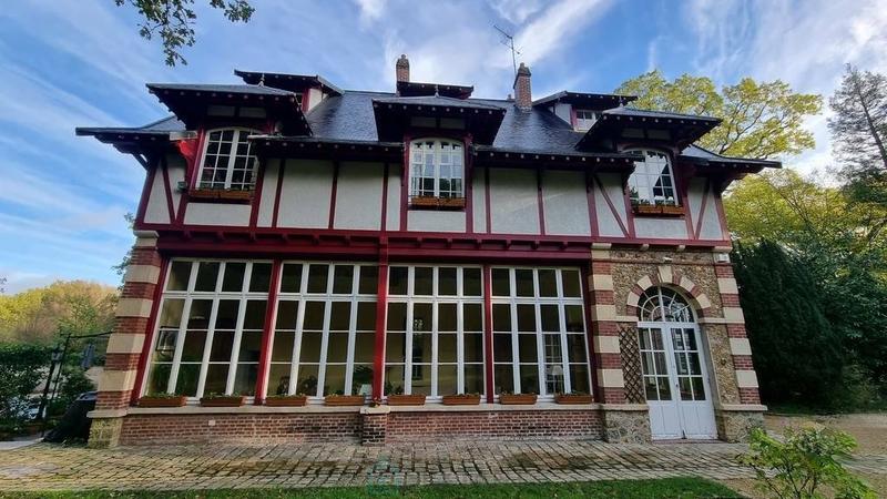 Demeure - 350 m² - 11 pièces