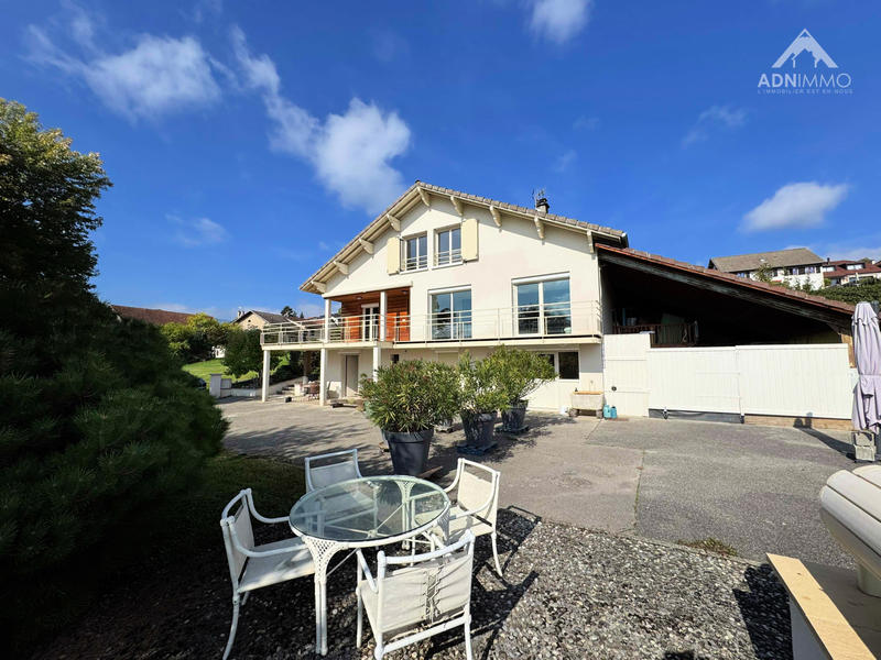 Maison - 240 m² - 6 pièces