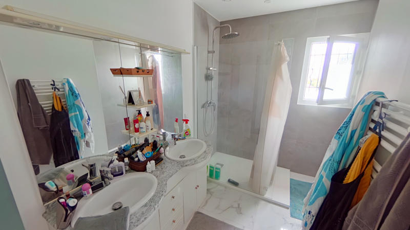 Maison - 180 m² - 7 pièces