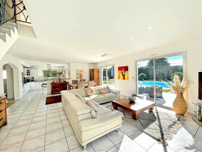 Maison - 167 m² - 6 pièces