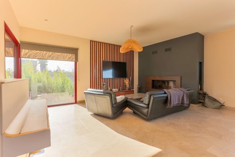 Maison - 360 m² - 9 pièces