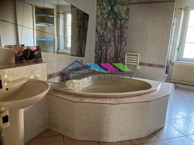 Maison - 280 m² - 9 pièces