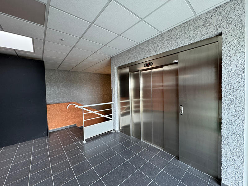 Local commercial - 160 m² - 1 pièce