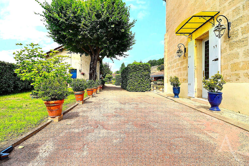 Demeure - 250 m² - 8 pièces