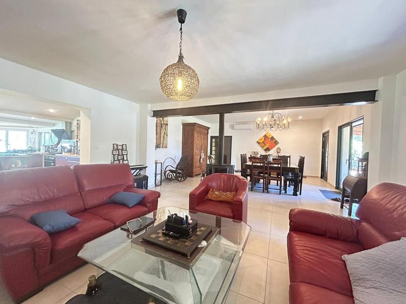 Maison - 300 m² - 9 pièces