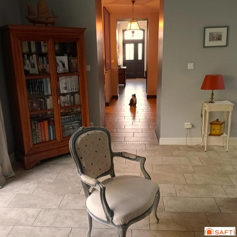 Maison - 254 m² - 9 pièces