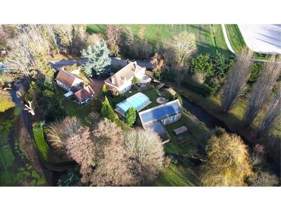 Propriété - 383 m² - 12 pièces