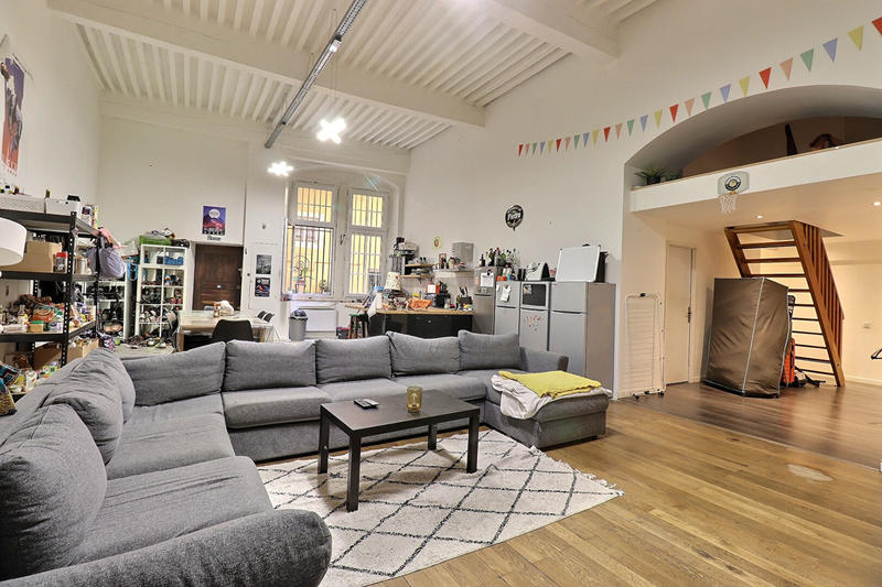 Appartement - 240 m² - 9 pièces