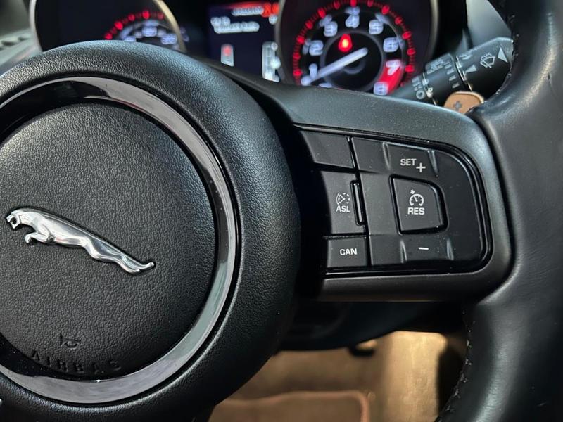 Jaguar F-Type R 550ch / 2nd main Origine Fr