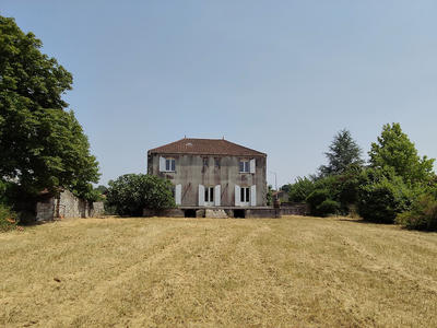 Maison - 223 m² - 9 pièces