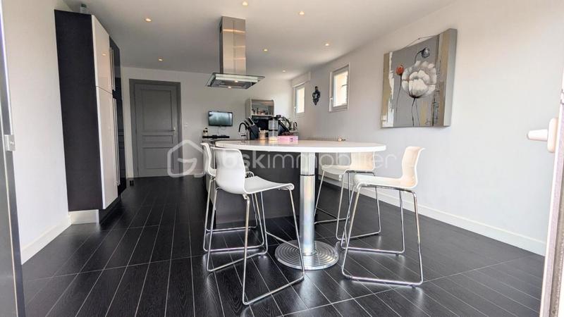 Maison - 220 m² - 8 pièces