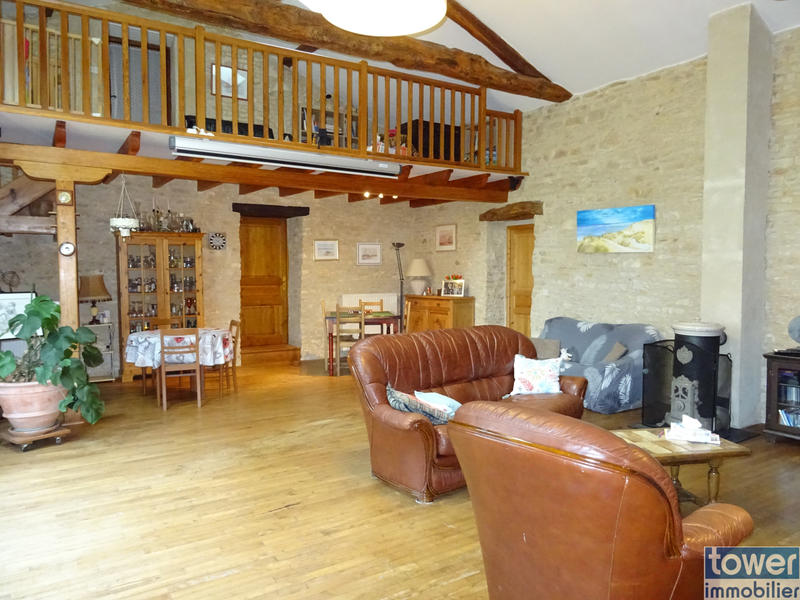 Maison de village - 330 m² - 9 pièces