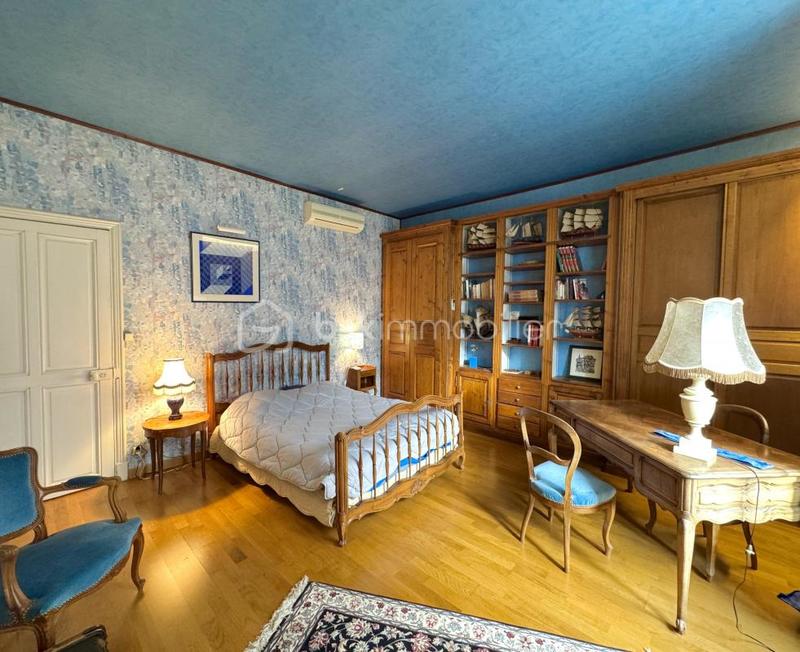 Demeure - 350 m² - 8 pièces