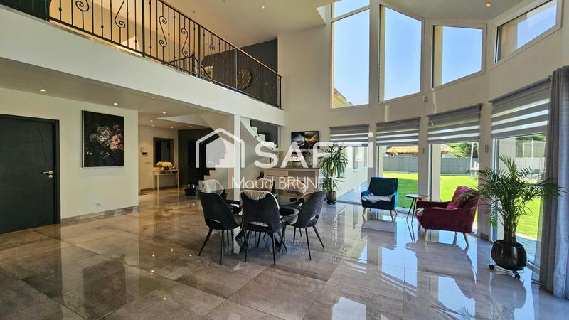 Maison - 360 m² - 9 pièces