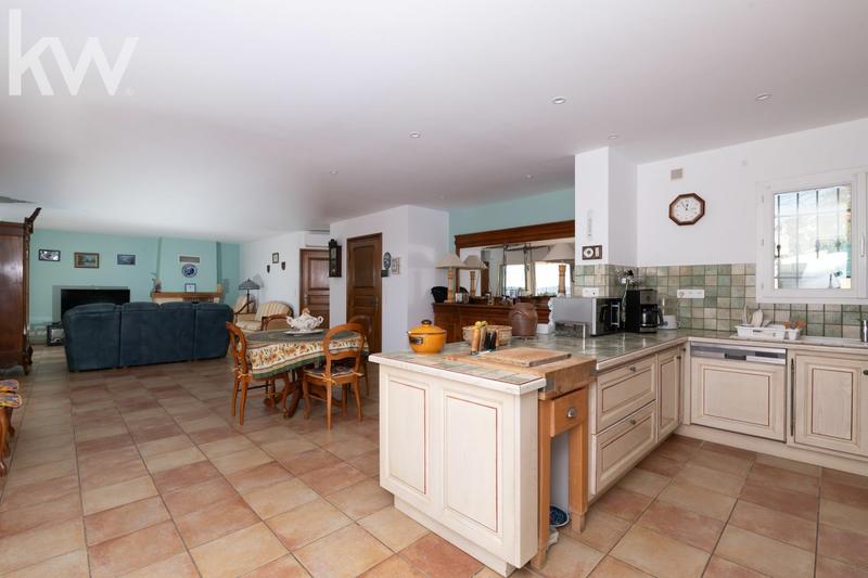 Maison - 212 m² - 7 pièces