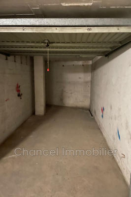 Parking / Garage - 13 m²