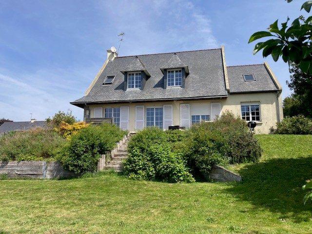 Maison - 170 m² - 8 pièces